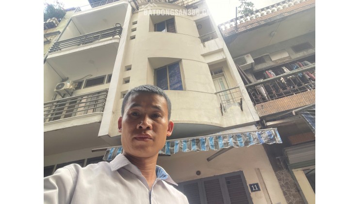 Bán nhà lô góc 2 mặt tiền, gần phố Hào Nam, Đống Đa, 30m2 5 tầng, 4,5m hơn 10 tỷ, oto đỗ cửa, đa tiện ích xung quanh.