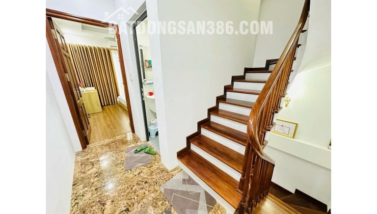 Hiếm. Bán nhà vị trí đắc địa đường Cổ Linh - Long Biên - HN