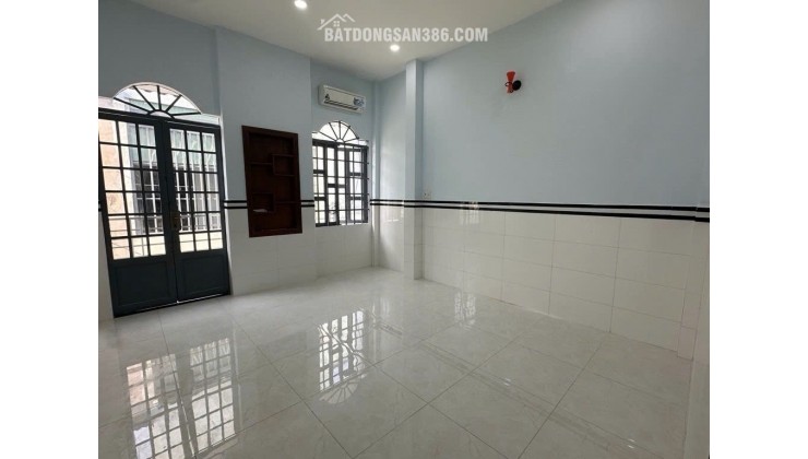 HIẾM - Trần Xuân Soạn sát cầu Nguyễn Khoái - 4.5 x 12M - BTCT kiên cố 3PN