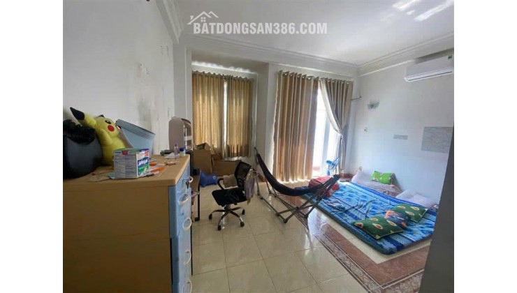 BTCT kiên cố - MT Trục chính hẻm thông Bùi Văn Ba - 4 x 16m - Sơn lại như mới