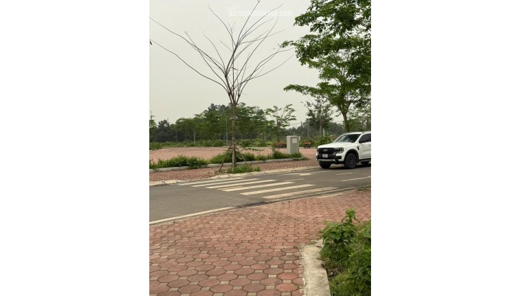 Lô đất 100m2 gần Quốc Lộ 21, khu vực trung tâm Hòa Lạc. Phù hợp xây trọ, đầu tư sinh lời, kết nối Metro 12