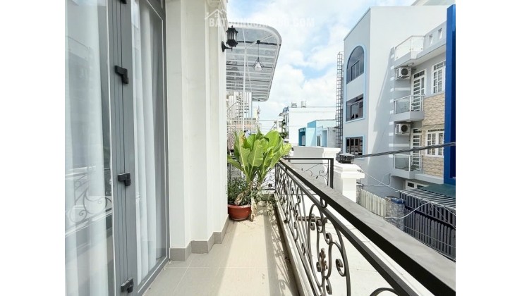 Vừa ở vừa kinh doanh, nhà 3 tầng, hẻm xe tải, gần cầu Nguyễn Khoái