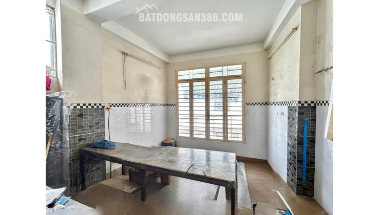 Bán nhà Lạc Long Quân, P10, Tân Bình - 4 tầng - 35m2 - chỉ 4.5 tỷ