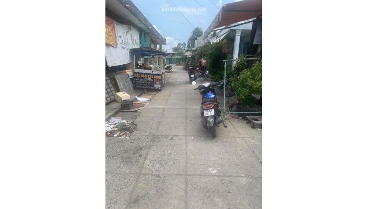 BÁN ĐẤT TẠI CHỢ DT81M2 SHR TRÊN ĐẤT CÓ NHÀ TIỀN CHẾ CỬA KÉO ĐÀI LOAN 950TR LH:0974004184 GẶP TRUNG.