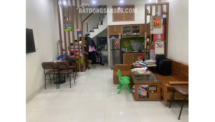 Bán nhà 43m2 3tầng giá hơn 5 tỷ Ô tô đỗ cửa tiện ích bạt ngàn