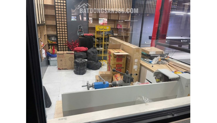 Cho thuê nhà mặt tiền 72 Núi Thành, Hải Châu, Đà Nẵng – ngang 12m, 3 tầng, diện tích 990m2, chính chủ