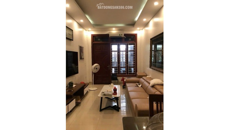 Hàng hiếm !!!! Nhà thượng thanh 44m2. 5 tầng dân xây - ô tô đỗ tận cửa - giá chỉ hơn 6 tỷ