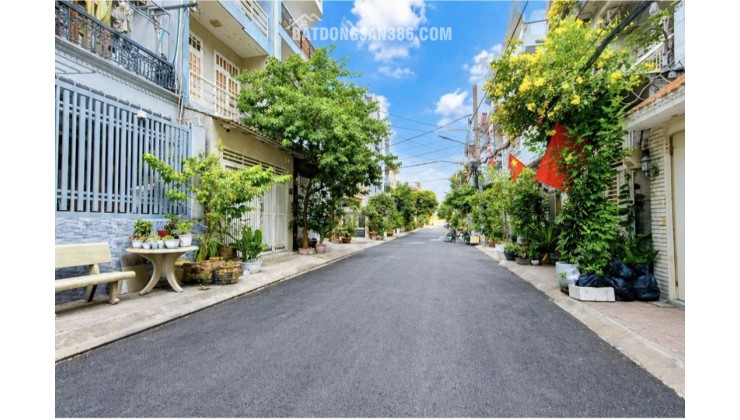 KHU PHÂN LÔ - ĐỒNG BỘ 
Đường rộng 12M - THÔNG RẠCH XUYÊN TÂM 
KÊNH BẾN CÁT + THAM LƯƠNG 
DT đất : 90M² - NGANG 6M - Dài 14 
Chỉ : 9T.Ỷ 5 TL