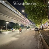 Bán nhà Mặt phố Trường Chinh, Đống Đa: 35m2, MT 8.5m, Kinh doanh sầm uất, Giá 21 tỷ.