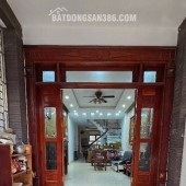  VỊ TRÍ ĐẸP

Cách mặt phố Chùa Hà chỉ 10m

Cách mặt phố Cầu Giấy chỉ 30m

Ở hay kinh doanh đều sướng.

Khu phố trung tâm, hàng quán tấp