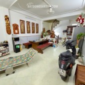 NHÀ ĐẸP Ở NGAY-TT CẦU GIẤY- TẦM TIỀN HIẾM NHÀ- GẦN PHỐ GIAO THÔNG THUẬN TIỆN- LỐI ĐI RIÊNG