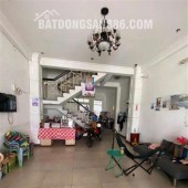 BTCT kiên cố - MT Trục chính hẻm thông Bùi Văn Ba - 4 x 16m - Sơn lại như mới