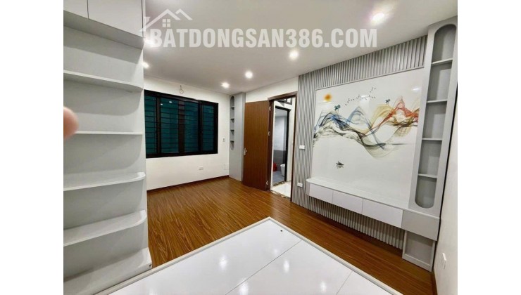 GỐC LÕI ĐỐNG ĐA - NGÕ NÔNG BA GÁC - LÔ GÓC HAI THOÁNG - NĂM TẦNG KIÊN CỐ - NỘI THẤT SANG XỊN - SỔ ĐỎ HOA KHÔI - NGHIÊM TÚC THIỆN CHÍ