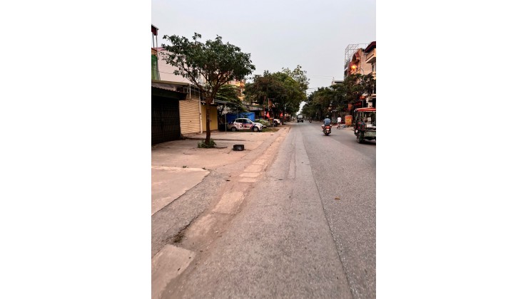 VỈA HÈ Ô TÔ TRÁNH KINH DOANH BẤT CHẤP 2 mặt tiền đường  CHÍNH CHỦ   Mặt ĐƯỜNG ĐÔNG MỸ RA VẠN PHÚC THANH TRÌ  CẠNH CÂY XĂNG ĐÔNG MỸ