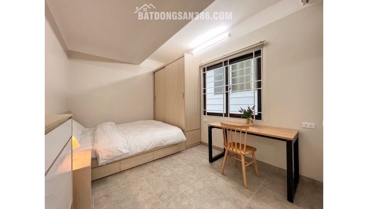 Cho thuê căn hộ dich vụ 1 ngủ 50m2 ở đường Bưởi đầy đủ nội thất, có ban công