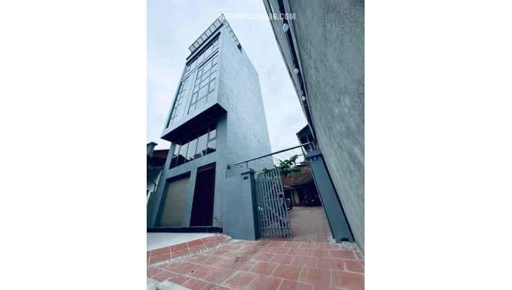Bán nhà phúc lợi 44m /6 tầng , giá chỉ 9xxx oto ngủ trong nhà