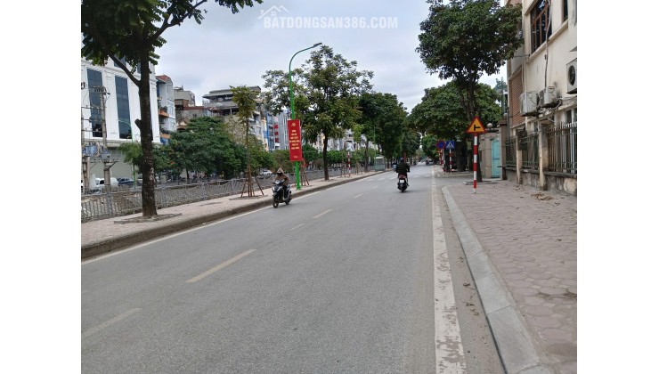 Hàng hiếm mặt đường Hồng Tiến - Long Biên.