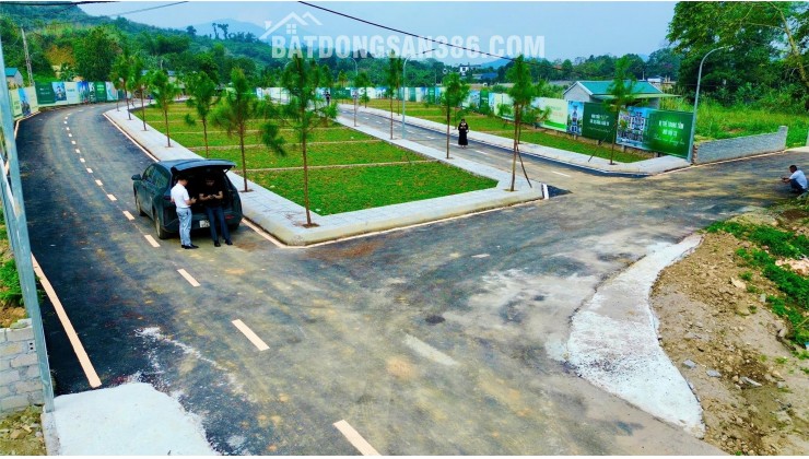 Tôi cần bán mảnh đất đẹp 100m2, mặt tiền 5,97m, đường rộng 15m tại Phú Cát, Hà Nội, giá 2,2 tỷ.