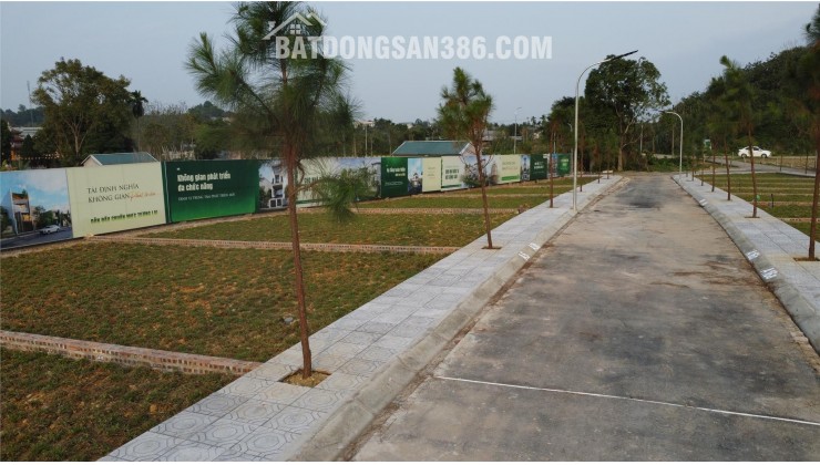 Tôi cần bán mảnh đất đẹp 100m2, mặt tiền 5,97m, đường rộng 15m tại Phú Cát, Hà Nội, giá 2,2 tỷ.