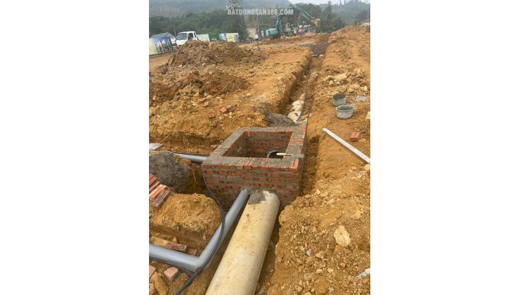 Tôi cần bán mảnh đất đẹp 100m2, mặt tiền 5,97m, đường rộng 15m tại Phú Cát, Hà Nội, giá 2,2 tỷ.