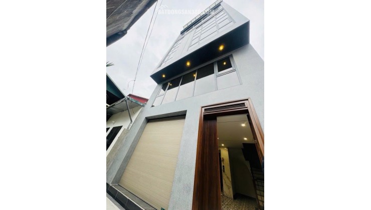 Bán nhà phúc lợi 44m /6 tầng , giá chỉ 9xxx oto ngủ trong nhà