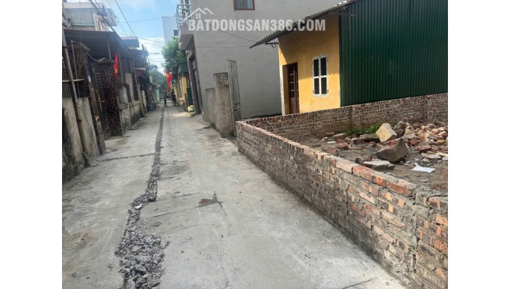 ĐẤT ĐẸP GIA LÂM OTO ĐỖ CỬA  NGÕ THÔNG