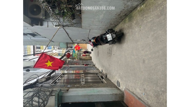 Nhà gần phố Hồ Tùng Mậu nhà 2 mặt thoáng