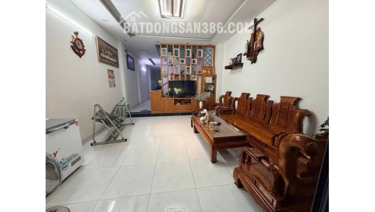 + MỚI NHÀ VƯỜN LÀI QUẬN 12
+ Dt : 4.6m x 37m 172m2
+ Kc : 2 tầng 4 Pn 3vs
+ Giá : 11.8 Tỷ