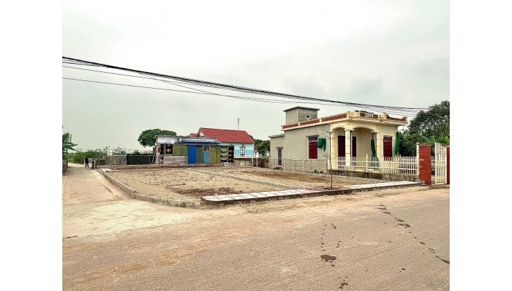 BÁN LÔ ĐẤT VỊ TRÍ : xóm 8 - Hồng Thuận Mặt đường nhựa rộng 7m – ô tô đi lại thoải mái