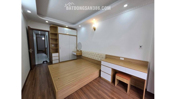 Bán nhà Bồ Đề, nhà đẹp, ở ngay, 35m2, 4.05 tỷ có thương lượng