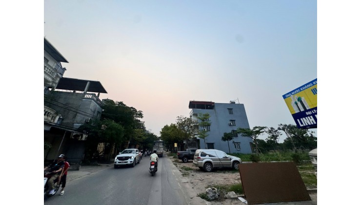 VỈA HÈ Ô TÔ TRÁNH KINH DOANH BẤT CHẤP 2 mặt tiền đường  CHÍNH CHỦ   Mặt ĐƯỜNG ĐÔNG MỸ RA VẠN PHÚC THANH TRÌ  CẠNH CÂY XĂNG ĐÔNG MỸ