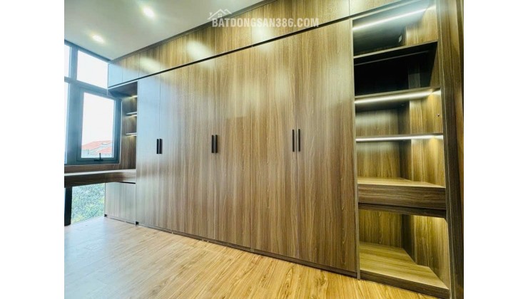 Bán nhà phúc lợi 44m /6 tầng , giá chỉ 9xxx oto ngủ trong nhà