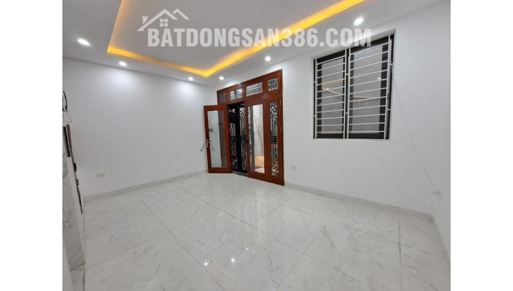 SIÊU PHẨM - TRUNG TÂM ĐỐNG ĐA - 6 TẦNG THANG MÁY MỚI TINH - HAI THOÁNG - GẦN Ô TÔ VÀI BƯỚC CHÂN RA VƯỜN HOA TRẦN QUANG DIỆU
