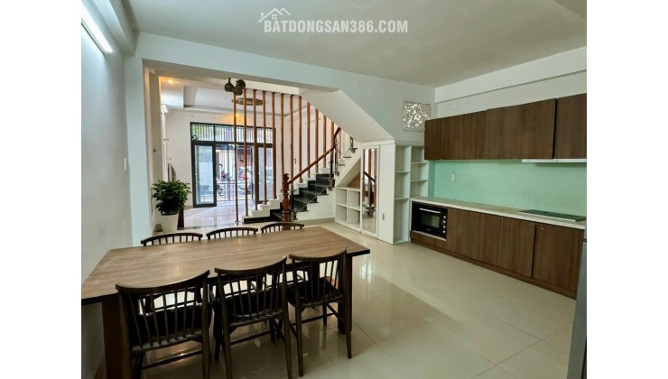 Mặt tiền Vũ Đình Long 75m2, gần biển Sơn Trà, sát chợ hải sản, giá chỉ 10.x tỷ