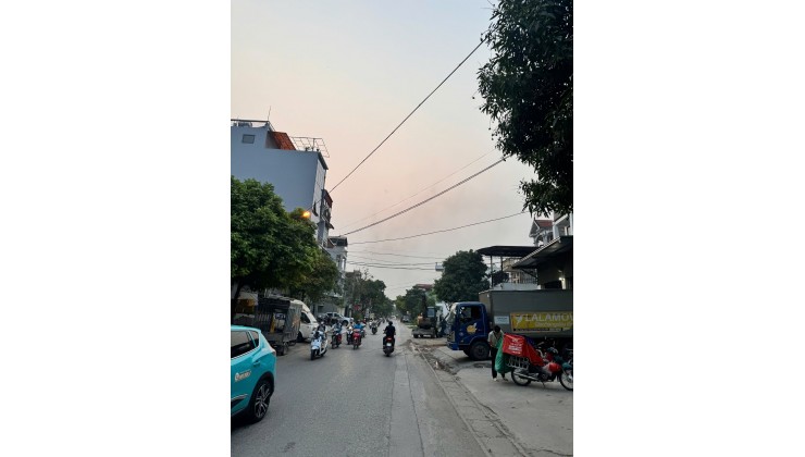 VỈA HÈ Ô TÔ TRÁNH KINH DOANH BẤT CHẤP 2 mặt tiền đường  CHÍNH CHỦ   Mặt ĐƯỜNG ĐÔNG MỸ RA VẠN PHÚC THANH TRÌ  CẠNH CÂY XĂNG ĐÔNG MỸ