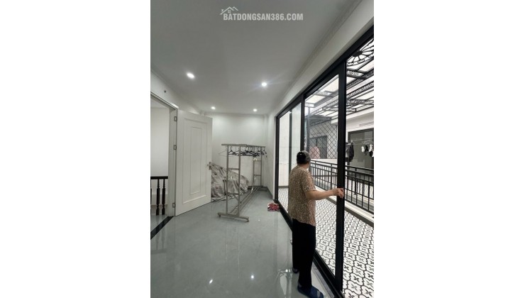 HÀNG NHỎ - XÂY 5 TẦNG MỚI - Ở LUÔN - SỔ VUÔNG VẮN - TRUNG TÂM CẦU GIẤY