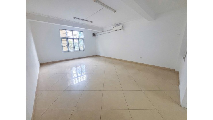 Free 1 tháng tiền nhà/ Cho thuê nhà làm văn phòng, spa 219 Nguyễn Khoái