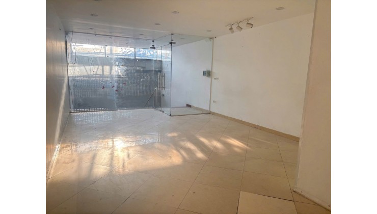 Free 1 tháng tiền nhà/ Cho thuê nhà làm văn phòng, spa 219 Nguyễn Khoái