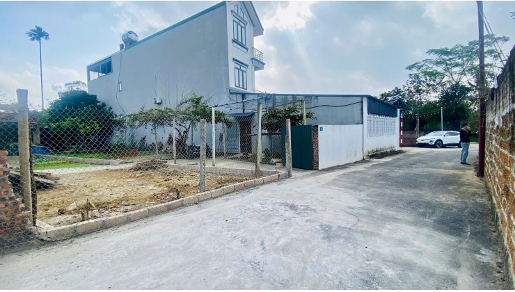 Đất tôi sẵn sổ - lô góc 2 mặt đường, tặng 20m làm sân vườn tại Hoà Lạcl