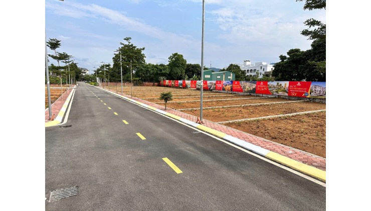 Đất đẹp như TDC, Full thổ 100m - Sát vách DH Quốc Gia - Vỉa hè - Kinh Doanh