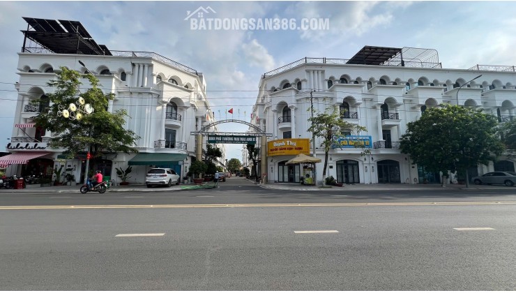 CẦN BÁN: Nhà phố 1 trệt 3 lầu, 4,7 tỷ, liền kề Vincom TP Tây Ninh, NH hỗ trợ vay 70% lãi suất ưu đãi