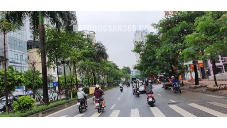 Bán Tòa Nhà VP Mặt Phố Bạch Mai 180m2 Mặt Tiền 7.5m 8 tầng, 1 Hầm Dòng Tiền 3.5 tỷ/năm