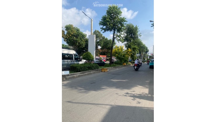 Bán đất thổ cư 117m2 (4.6x24m) mặt tiền Phạm Hữu Lầu, P. Phú Mỹ, Q.7. Sổ hồng. 8.6 tỷ. LH: 0947283834