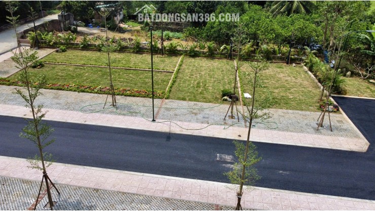 Bán đất đẹp tại Chợ Hoà Lạc, 40 triệu / m2, 125 m2, mặt tiền 8m, pháp lý đầy đủ