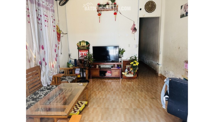 Nhà cấp 4 Nguyễn Phước Nguyên lô góc 51m², giá 3.65 tỷ, ô tô đến nhà