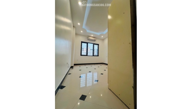 BÁN GẤP NHÀ 5 TẦNG PHÚC LỢI, FULL NỘI THẤT, NGÕ THÔNG, Ô TÔ ĐỖ CỬA- GIẢM CHÀO 200TR CÒN 5.95TR