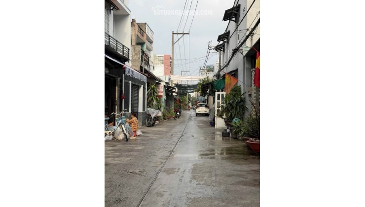 SIEU HOT  NHÀ CHUẨN  LÊ VĂN KHƯƠNG QUẬN 12
+ Dt : 4.4m x 15m 63m2
+ Kc : 3 tầng 3pn
+ Giá : 7 Tỷ