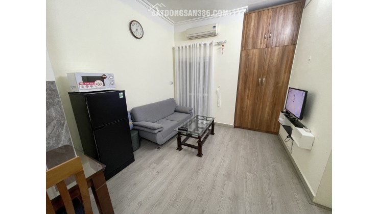 Cho thuê căn hộ dịch vụ 1 phòng ngủ ở 49 Linh Lang full nội thất dịch vụ
