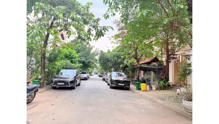 Bán lô đất trống vuông vức cực đẹp ngay Quốc Hương, Thảo điền, Q2