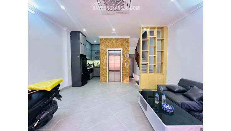 NHÀ ĐẸP  XÂY MỚI CỨNG- FULL NỘI THẤT ĐẸP LONG LANH-6 TẦNG THANG MÁY ÊM RU -KHÁCH CHỈ VIỆC SÁCH VALI ĐẾN Ở